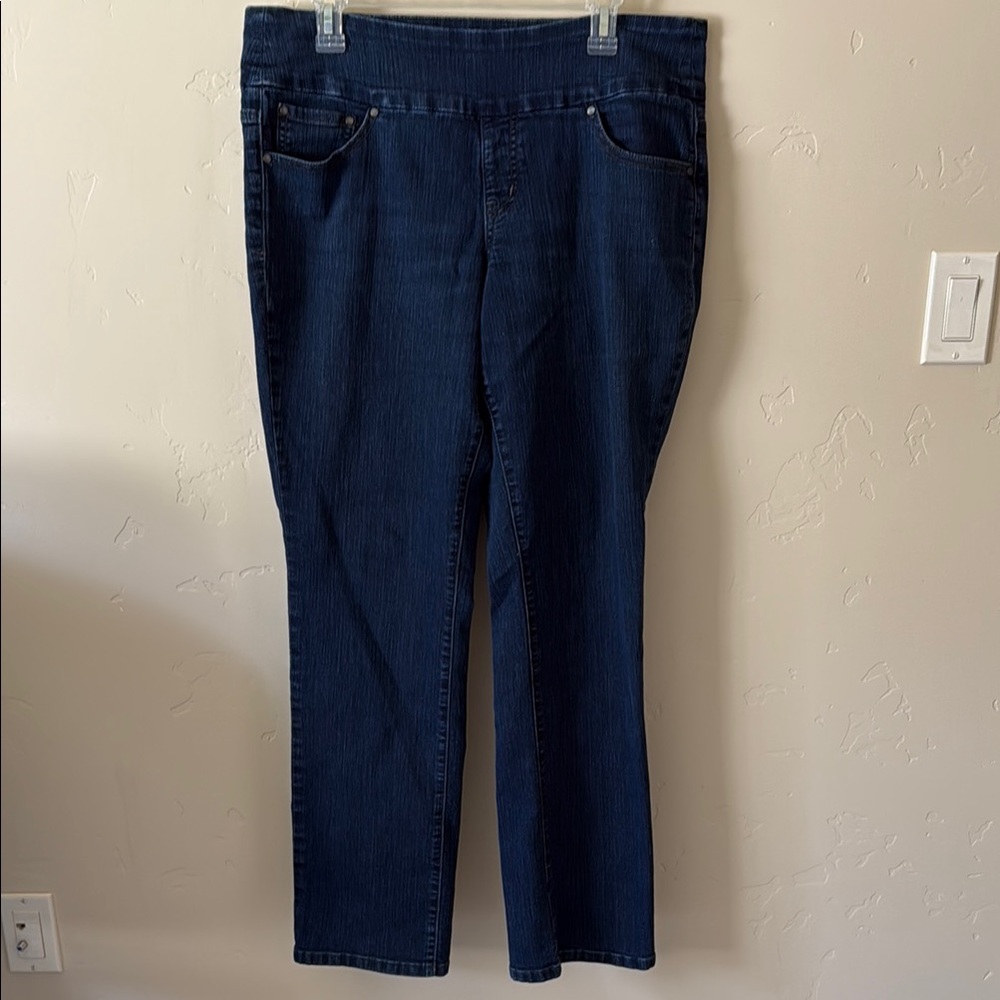 Jag Jeans Blue Straight Leg Denim
Slight fading 
Good condition